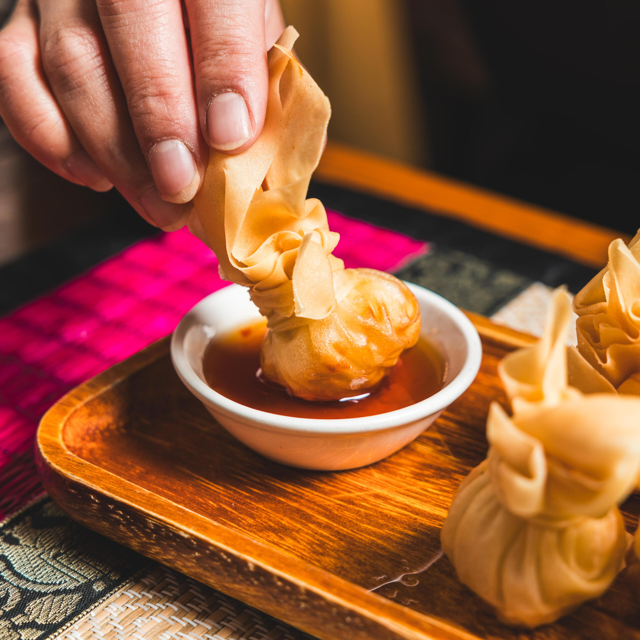 Pratad Lom - Khun Akorn