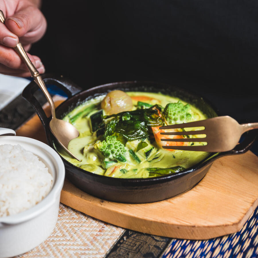 Kaeng Khiew Warn Tofu - Khun Akorn